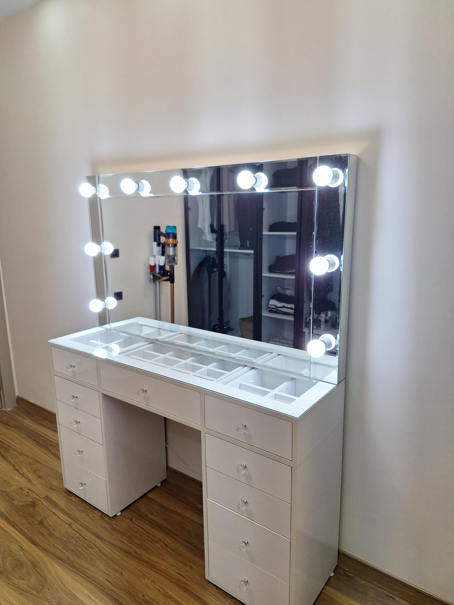 İstanbul Aynalı Komodin Satışı